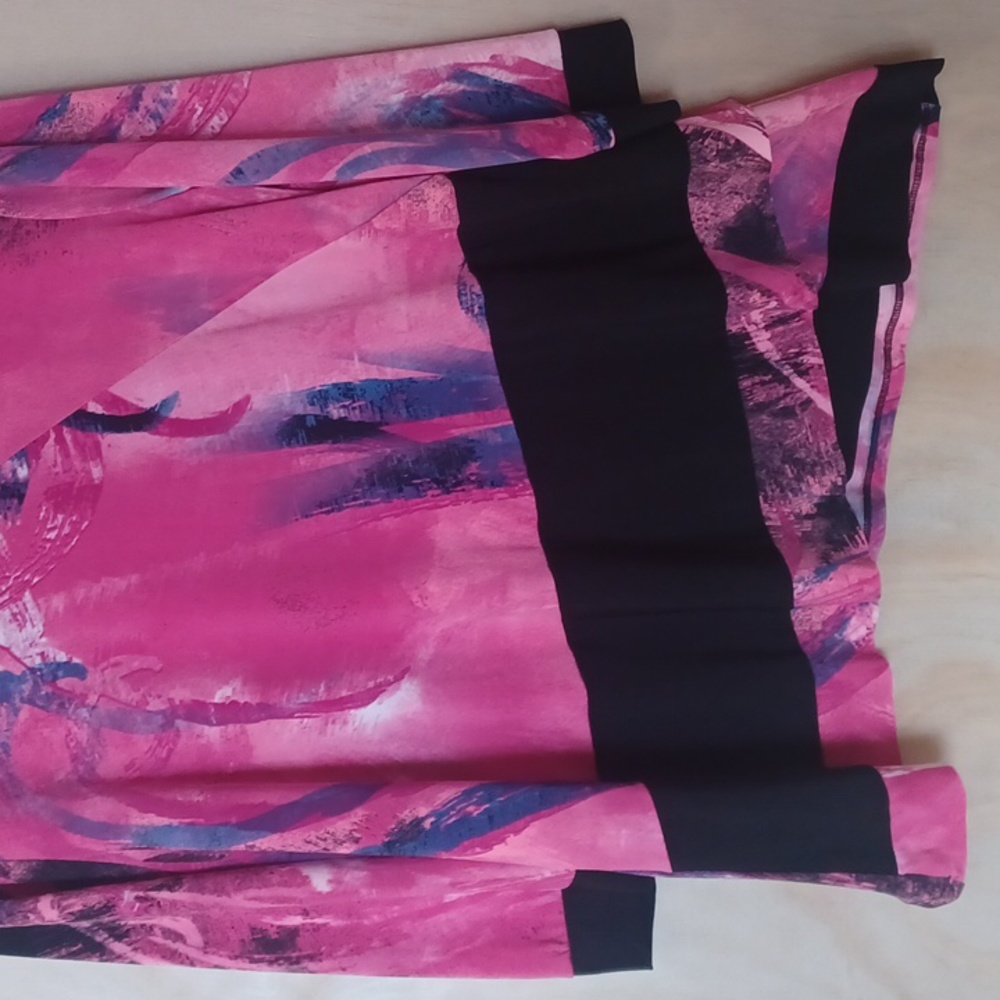 Pretty Woman Pink 3/4 Sleeve Top, Asymetrical Hem, Abstract Design, Stretchy - Picture 7 of 11